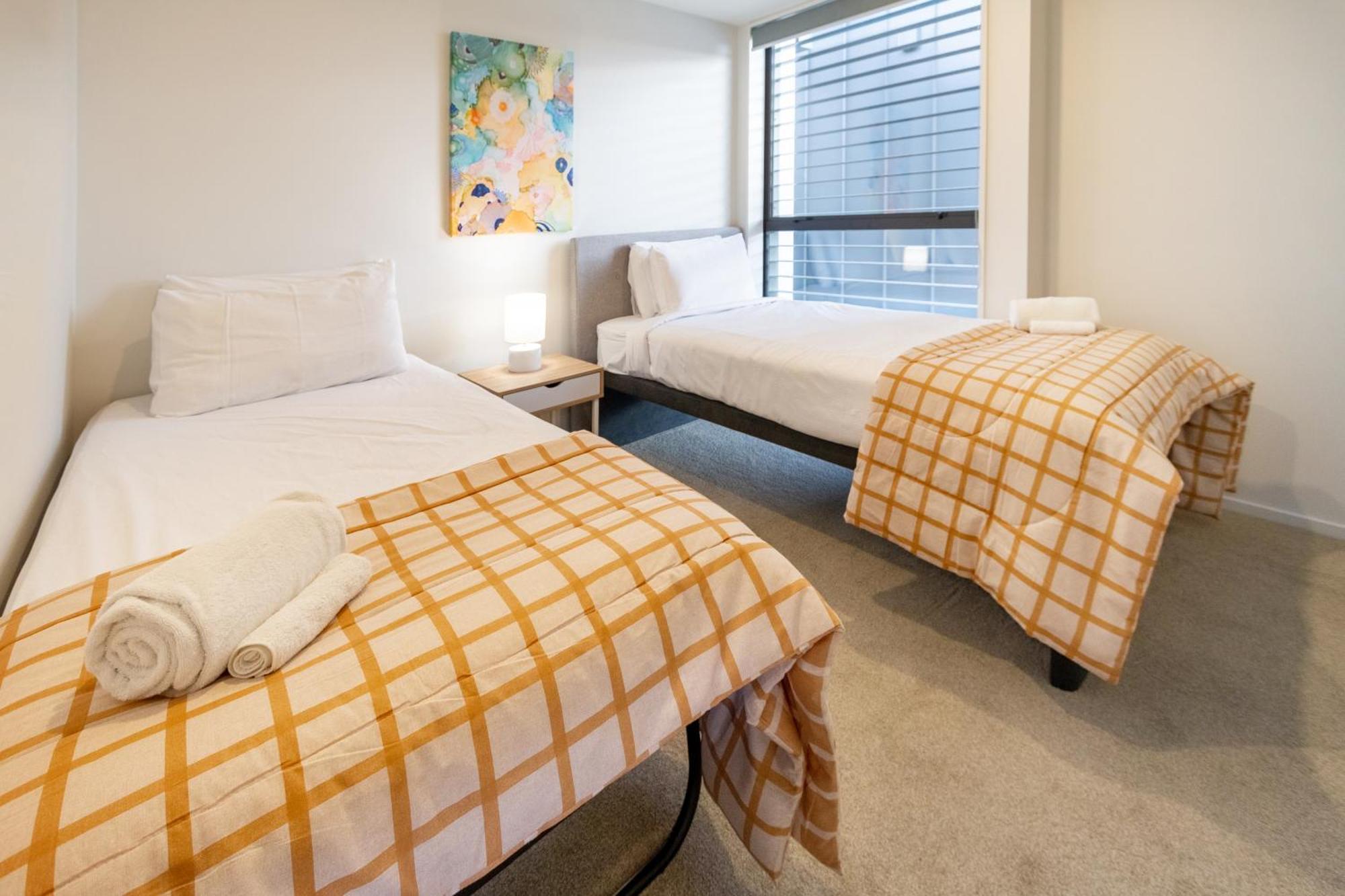 Modern 2 Bed 2 Bath Opposite Hagley Park Apartment Christchurch Exterior photo
