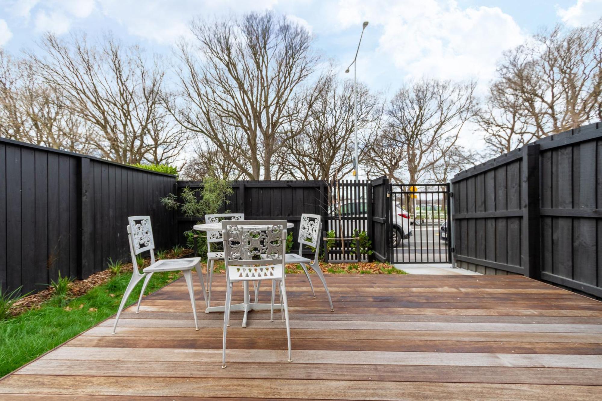 Modern 2 Bed 2 Bath Opposite Hagley Park Apartment Christchurch Exterior photo