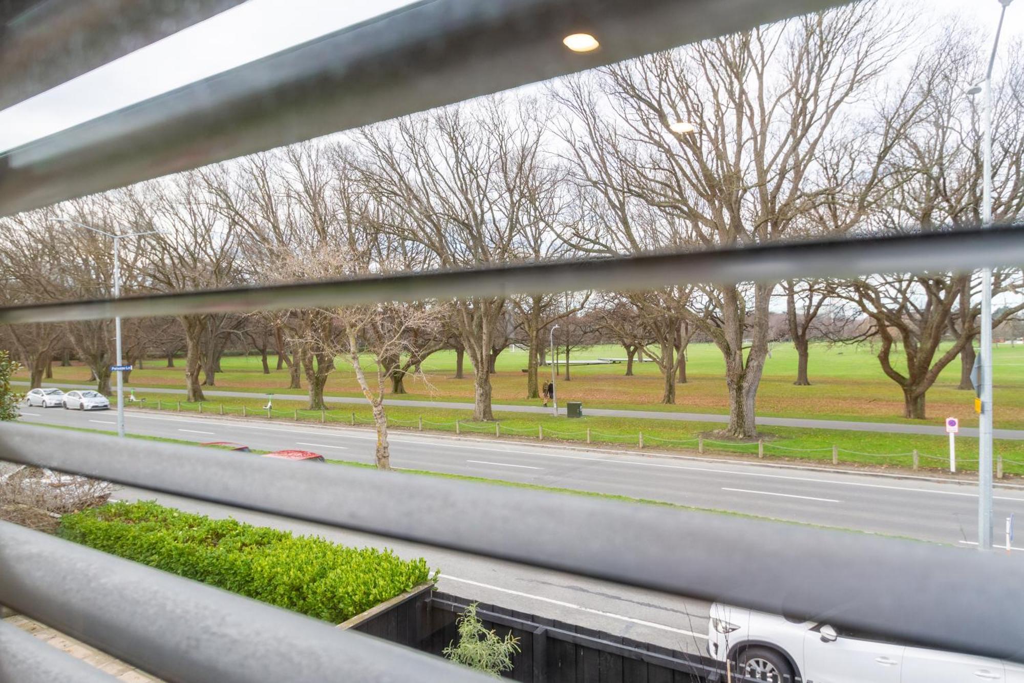 Modern 2 Bed 2 Bath Opposite Hagley Park Apartment Christchurch Exterior photo