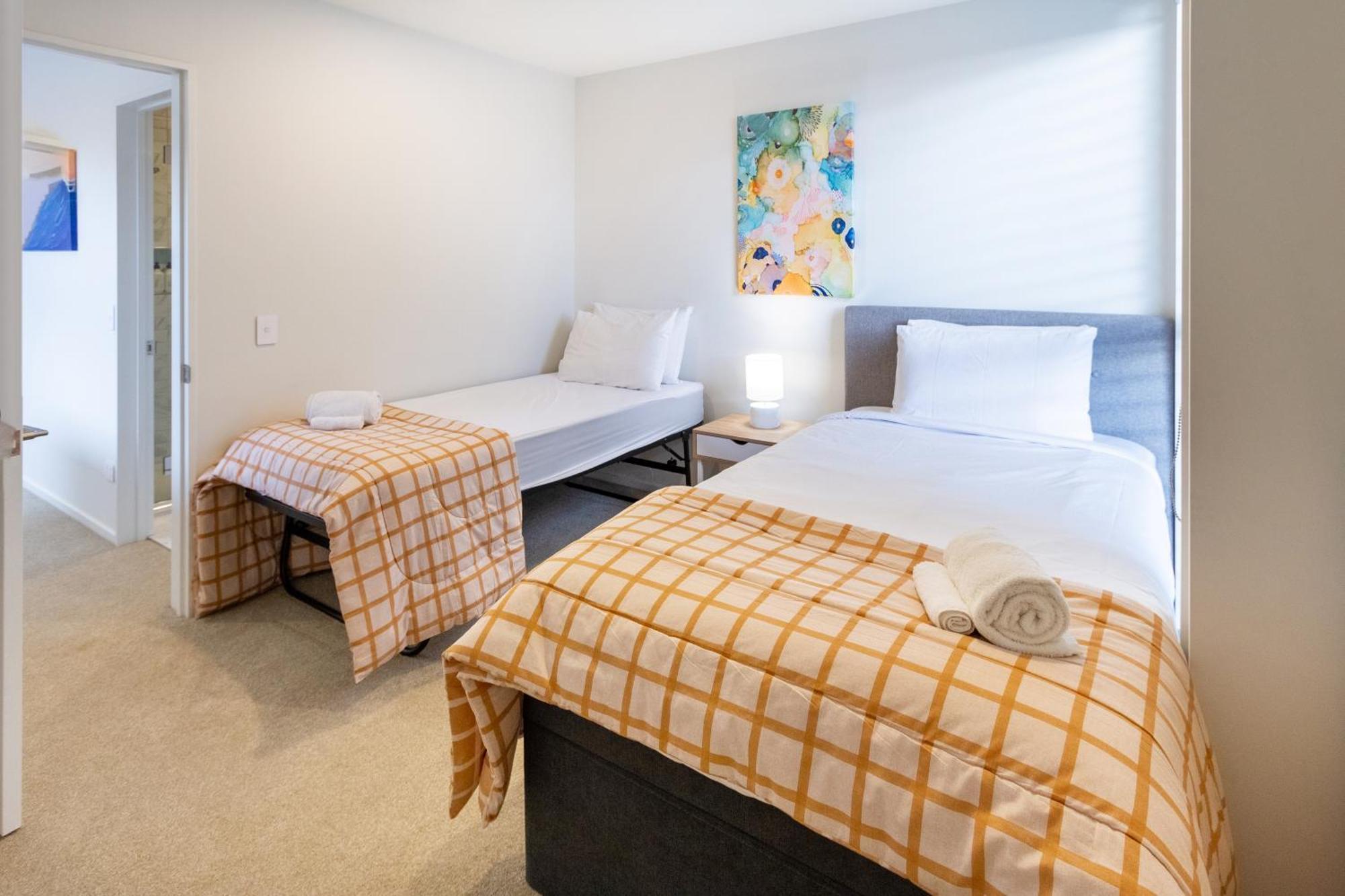Modern 2 Bed 2 Bath Opposite Hagley Park Apartment Christchurch Exterior photo